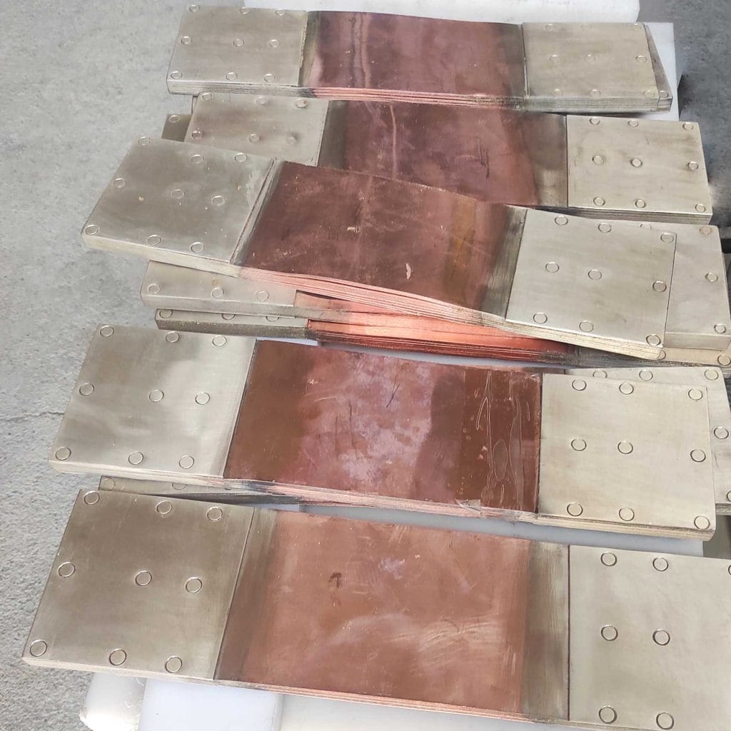 شینه های مسی با لبه های آبکاری نقره